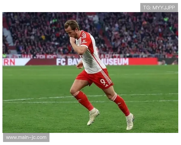 凯恩转身抽射破门，拜仁半场扳平汉堡